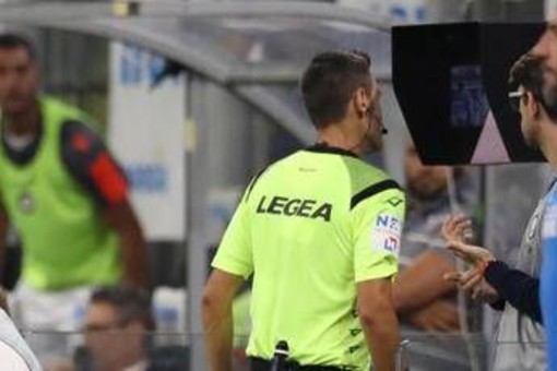 Calcio, a cosa serve il Var se non può intervenire su un errore clamoroso?