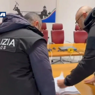 Catanzaro, otto misure cautelari per corruzione e concussione