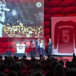 Bayern Monaco ritira maglia numero 5, l'omaggio al 'Kaiser' Beckenbauer